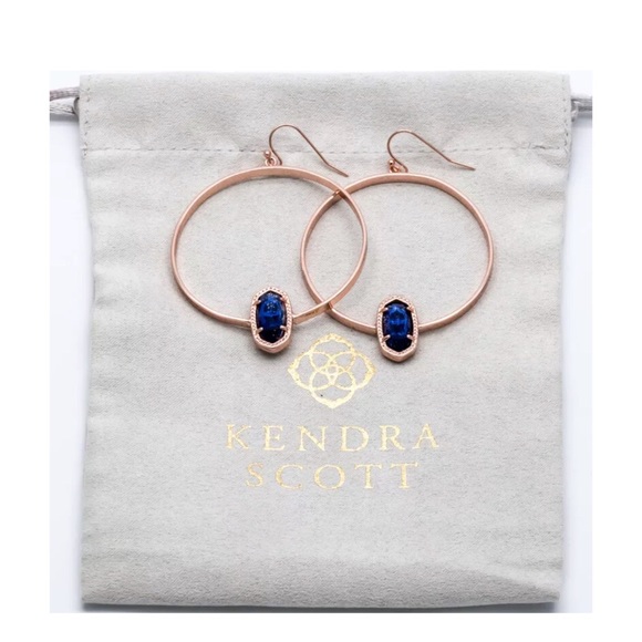 KENDRA SCOTT • Elora Hoops Earrings - Picture 6 of 6